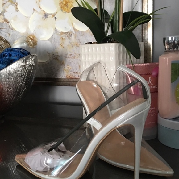 ⚠️ SOLD Fashion nova clear pointed heels - Picture 2 of 4